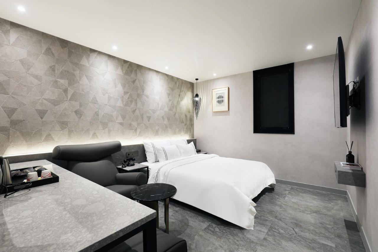 צ'ונג'ו Mari Hotel מראה חיצוני תמונה