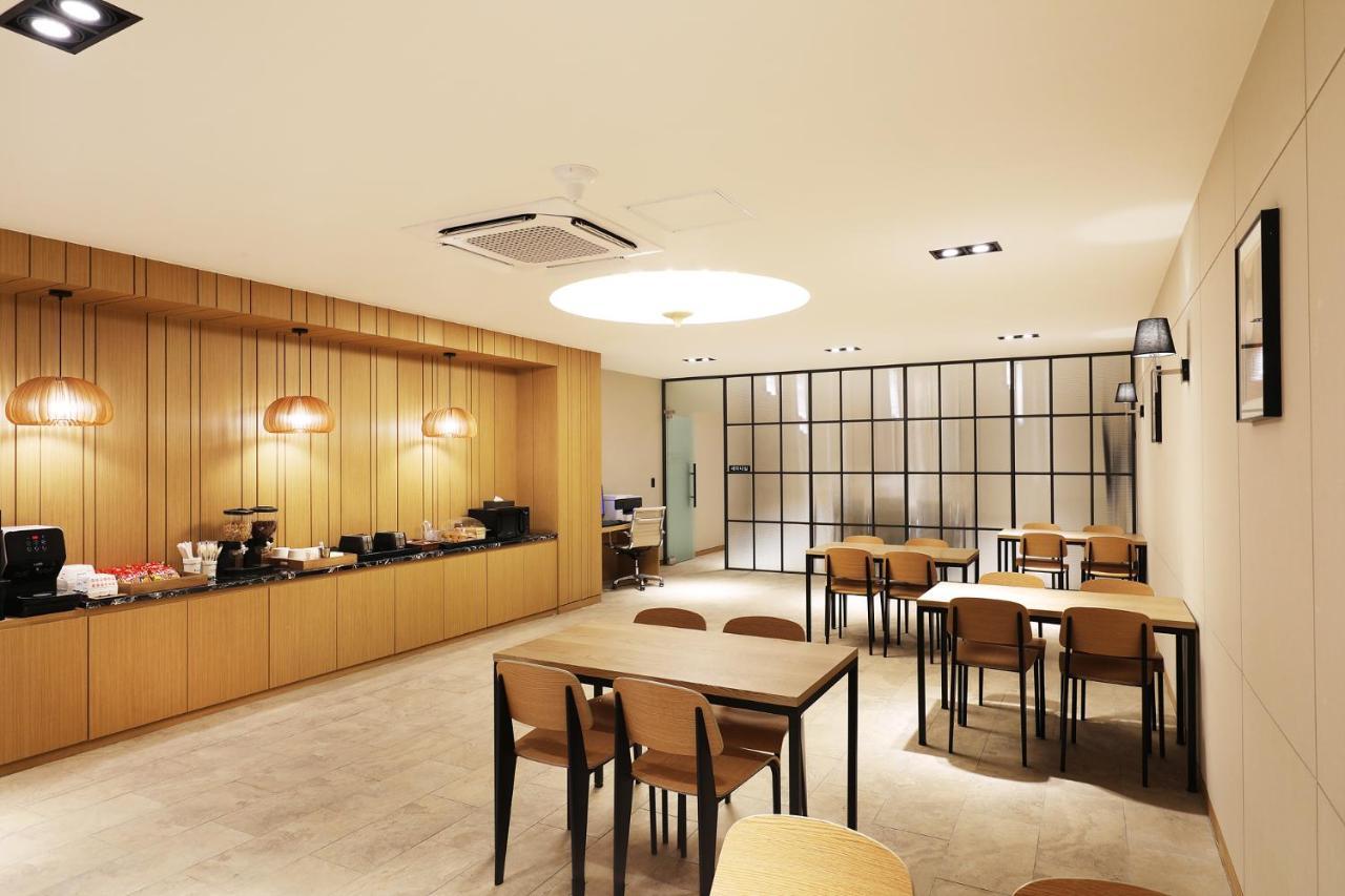 צ'ונג'ו Mari Hotel מראה חיצוני תמונה